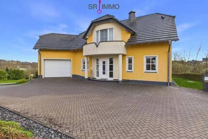 Modernisiertes Einfamilienhaus mit Galerie, Kamin und großem Grundstück - Arzfeld