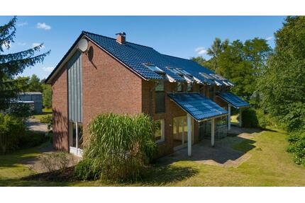 Doppelhaus + große Halle + 8.945 m² Grundstück – ideal f. Familie - Neuberend