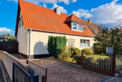 Familienfreundliche Doppelhaushälfte mit Kamin - Burg