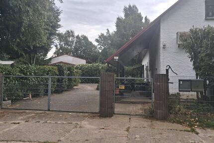 Einfamilienhaus mit Einliegerwohnung und Halle in Velgast