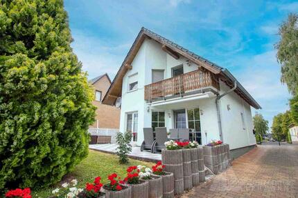 Modernes Einfamilienhaus mit Gästehaus, Pool und vielem mehr... - Braunsbedra Frankleben