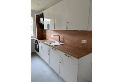 Hochwertig sanierte 2-Zimmer-Wohnung (Erstbezug) mit Balkon und neuer Einbauküche - Hannover List