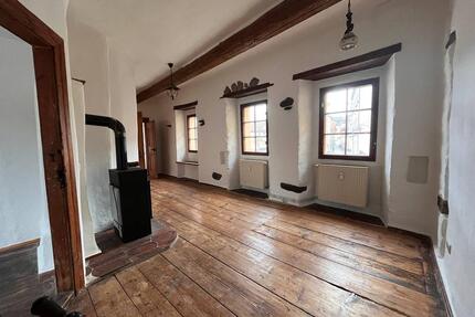 3-Zimmer-Wohnung mit historischem „Rittersaal
