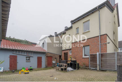 Charmantes Zweifamilienhaus mit großem Grundstück in Herten!