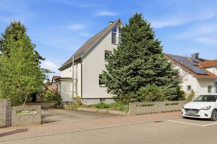 Einfamilienhaus für Individualisten - mit Anbau, großer Dachterrasse, Garage & Carport in Eggenstein - Eggenstein-Leopoldshafen / Eggenstein
