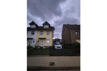 Gepflegte Doppelhaushälfte mit Garten und Stellplätze - Niederkassel