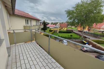 In dörflicher Idylle - sonnige 2,5 RW mit Balkon und Stellplatz - Sonneborn