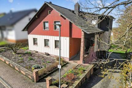 Idyllisches Wohnen am Waldrand: Vielseitiges Mehrfamilienhaus auf 620 m² Grund - Malsch Waldprechtsweier