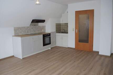 Renovierte 2-Zimmer Dachgeschoss Wohnung, kleine Küchenzeile, ca. 50 m², Bad Brückenau-Römerhag