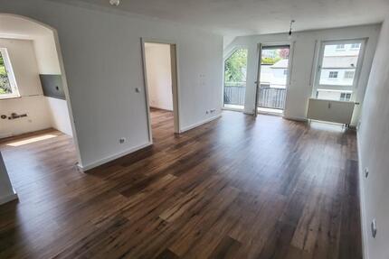 Provisionsfrei! Modernisierte 3-Zi.-DG-Wohnung mit Westbalkon & G - Burgthann