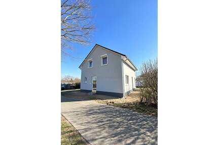 Haus zum Mieten in Rövershagen 1.950,00 € 140.51 m²