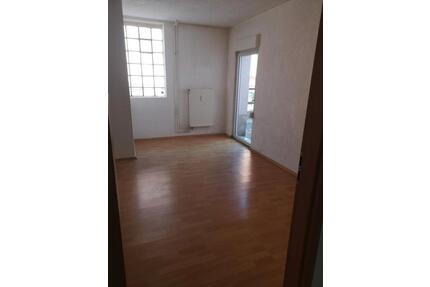 Die 3.5 Zi-Wohnung in EG mit Terrasse und Einbauküche ab 01.06.26 - Stuttgart Zuffenhausen
