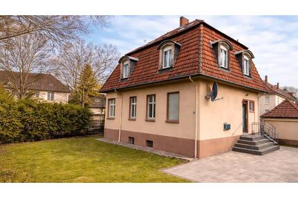 Zweifamilienhaus in Dinslaken: 11 Zimmer, 4 Bäder, provisionsfrei