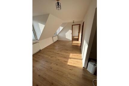 **Lichtdurchflutete 2-Zimmer-Wohnung im gepflegten Mehrfamilienhaus** - Wuppertal Arrenberg