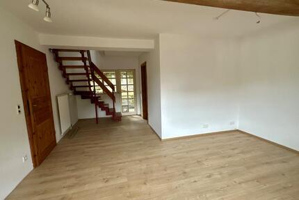 Erstbezug nach Renovierung: 2-Zimmer-Reihenendhaus (54 m²) mit 310 m² Garten - Wilgartswiesen