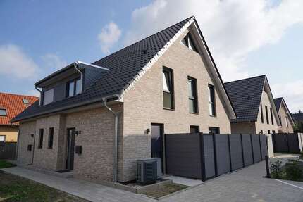 Haus zum Mieten in Uetze Dollbergen 1.180,00 € 115 m² - Uetze / Dollbergen