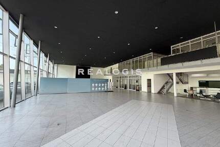 ca. 1.200 m² große Showroom- und Werkstattfläche mit Büro und Freifläche - Hamburg Lokstedt