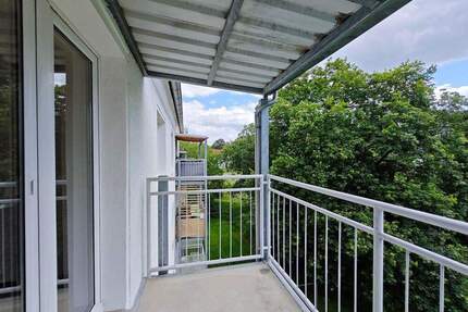 ZWEI ZIMMER mit SONNIGEM BALKON - Zeitz