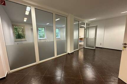 Büro in Kiel 2.850,00 € 331 m² - 2.850,00&nbsp;EUR Kaltmiete, ca.&nbsp; 331,00&nbsp;m&sup2; in Kiel (PLZ: 24113)