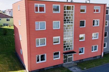 Sonnige, komplett renovierte 4-Zimmer-Wohnung mit großem Balkon und Garage in Northeim