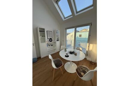 Möblierte Traumwohnung in Dillingen: 2 Zimmer| 2 Balkone |neue Küche | neuer Boden - Friedrichsdorf