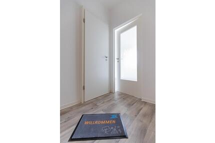 Hell und modern! 1-Raum-Wohnung mit großem Balkon und Dusche zu vermieten! - Schönebeck (Elbe)