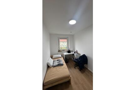 Zimmer in Zwischenmiete - 200,00&nbsp;EUR Kaltmiete, ca.&nbsp; 11,00&nbsp;m&sup2; in Regensburg (PLZ: 93051) Ganghofersiedlung
