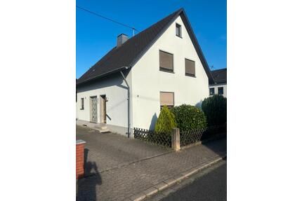 Einfamilienhaus in Polch - 299.000,00&nbsp;EUR Kaufpreis, ca.&nbsp; 120,00&nbsp;m&sup2; in Polch (PLZ: 56751)