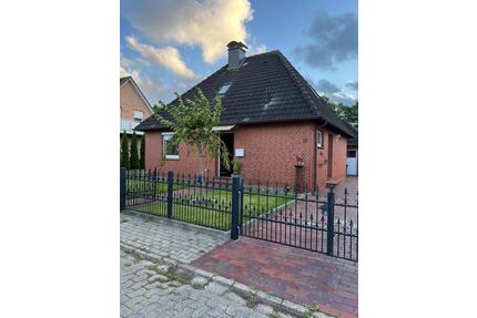 Stilvolles Einfamilienhaus mit Wintergarten & großem Grundstück - Krummhörn
