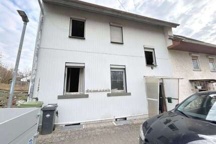Haus zum Kaufen in Karlsbad 99.000,00 € 105 m²