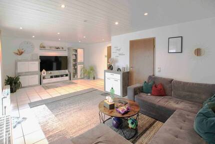 Mehrfamilienhaus mit Garten und Stellplätzen in ruhiger Lage in Hürtgenwald-Kleinhau