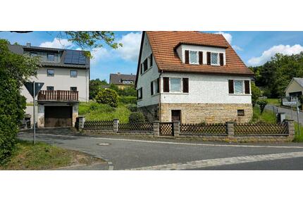 Kleines Haus mit Garten und Garage zu verkaufen - Mainleus