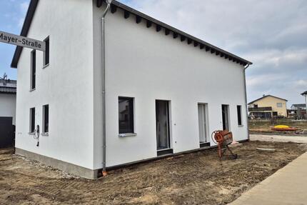 Neubau EH40+ Doppelhaushälfte mit Garten zu vermieten - Burglengenfeld