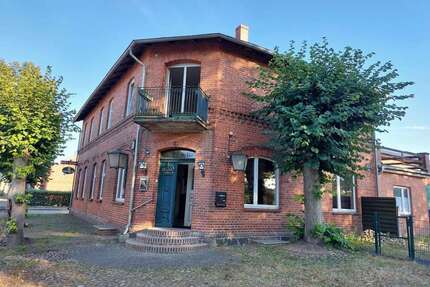 Haus zum Kaufen in Eldena 187.000,00 € 250 m²