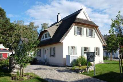Elegantes Ferienhaus unter Reet mit privater Sauna und Sonnenterrasse - Glowe