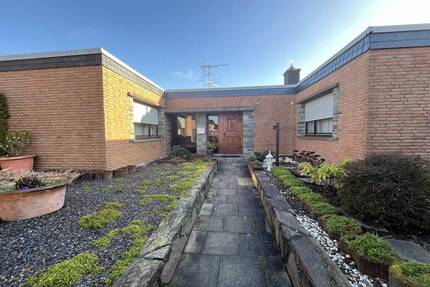 Großzügiger Bungalow mit Kamin, Fußbodenheizung, Garage und vielseitigem Untergeschoss - Baesweiler Setterich