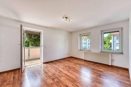 +++ modernisiert - 1.OG mit Süd-Balkon - inklusive Einbauküche - auf Erbbaurecht +++ - Stuttgart Rot