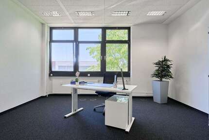 Büro in Erfurt 287,00 € 18 m² - 287,00&nbsp;EUR Kaltmiete, ca.&nbsp; 18,00&nbsp;m&sup2; in Erfurt (PLZ: 99091)