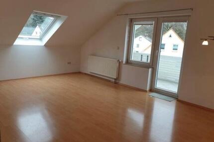 Helle DG Wohnung mit großem Balkon in Pleinfeld