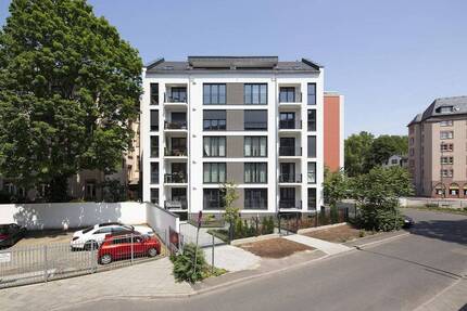 Penthauswohnung mit Dachterrasse: 2-Zimmer-Wohnung mit Einbauküche im Zentrum zu vermieten! - Frankfurt am Main Frankfurter Berg