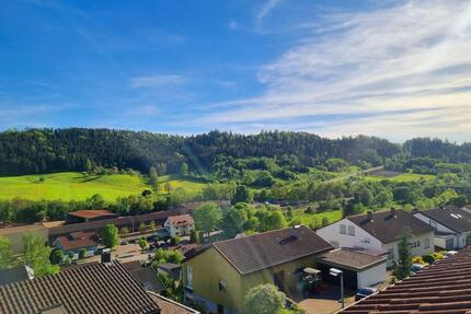 Gepflegte 3 Zimmerwohnung mit Balkon, Keller und Garage - Fichtenberg