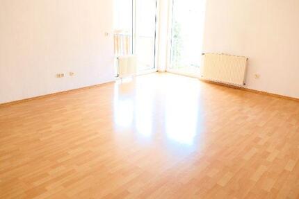 Helle 2025 modernisierte 4 Zimmer Wohnung mit Abstellraum, Balkon, Gäste-WC und Parkmöglichkeit - Lügde