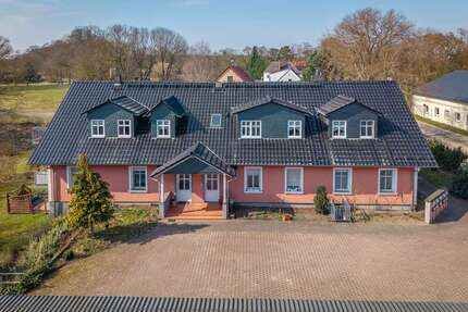 Haus zum Kaufen in Friesack 475.000,00 € 381 m²