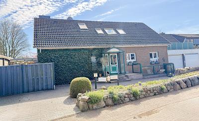 MODERNISIERT - ZWEI EINHEITEN, DACHTERRASSE, PV - Kutenholz