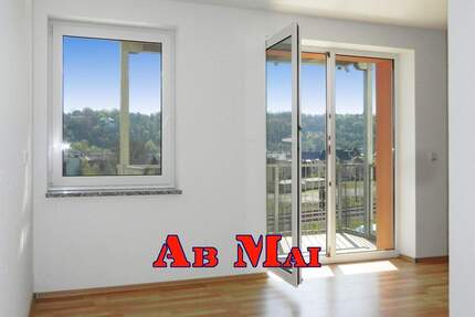 Randlage mit Balkon, Fußbodenheizung und Stellplatz - Greiz