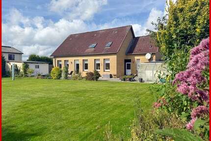 Haus zum Kaufen in Nübel 320.000,00 € 196.13 m²