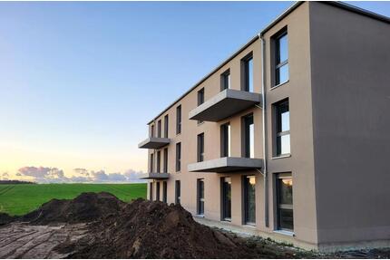 ERSTBEZUG mit Blick ins Grüne - 712,00&nbsp;EUR Kaltmiete, ca.&nbsp; 59,50&nbsp;m&sup2; in Tessin (PLZ: 18195)