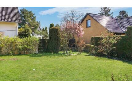 Ihr neues Zuhause: Bungalow mit Garten, Keller und Garage - Berlin Spandau