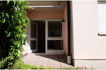 * 2-RWE mit kleinem Garten * Laminat * BadWanne * KücheFenster * TG-Stellplatz möglich * - Leipzig Großzschocher