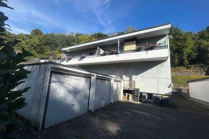 RESERVIERT… Zweifamilienhaus mit Balkonen, großer Gewerbeeinheit, Garten, 3 Garagen und Stellplätzen im Mischgebiet von Werdohl…